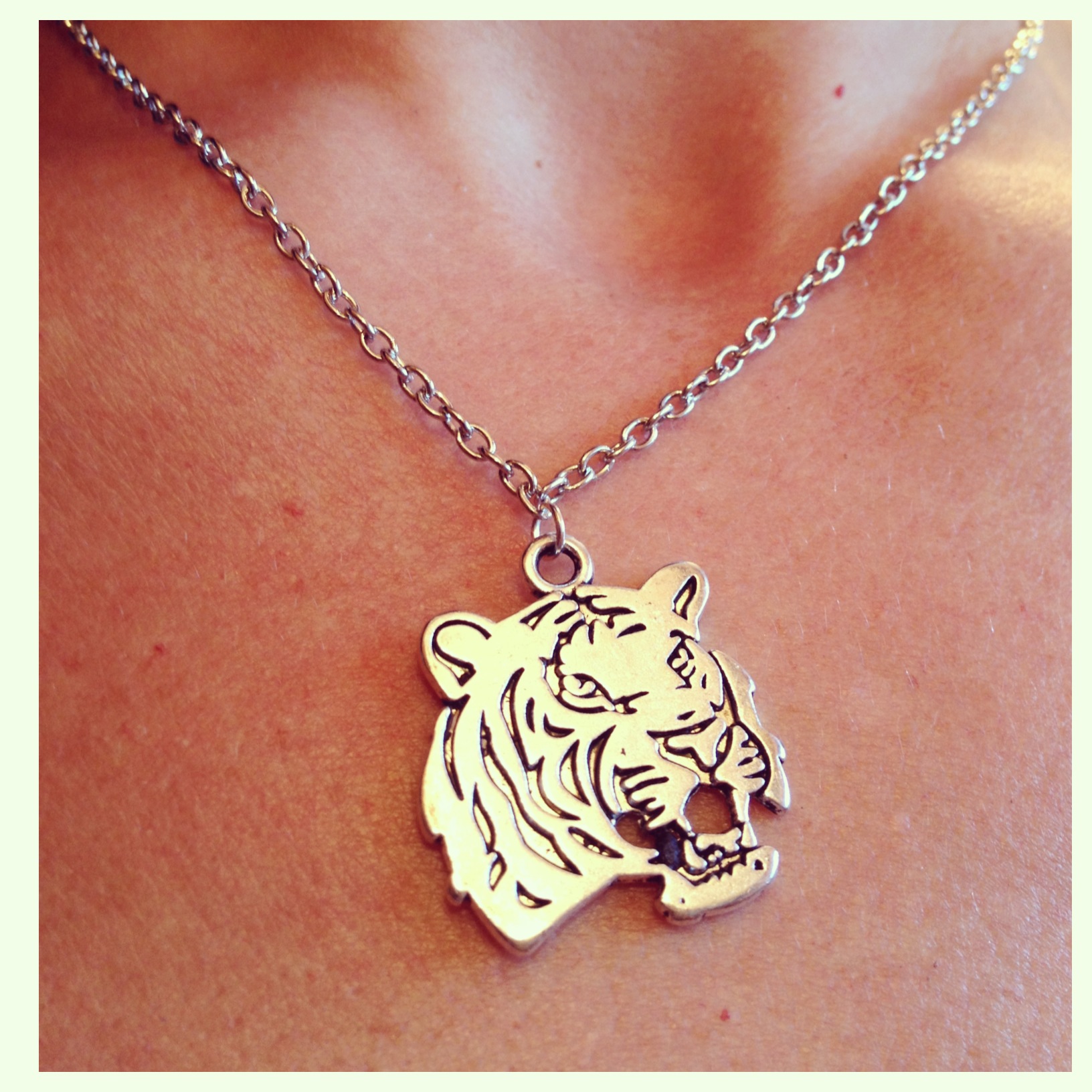 Tiger Necklace on Luulla
